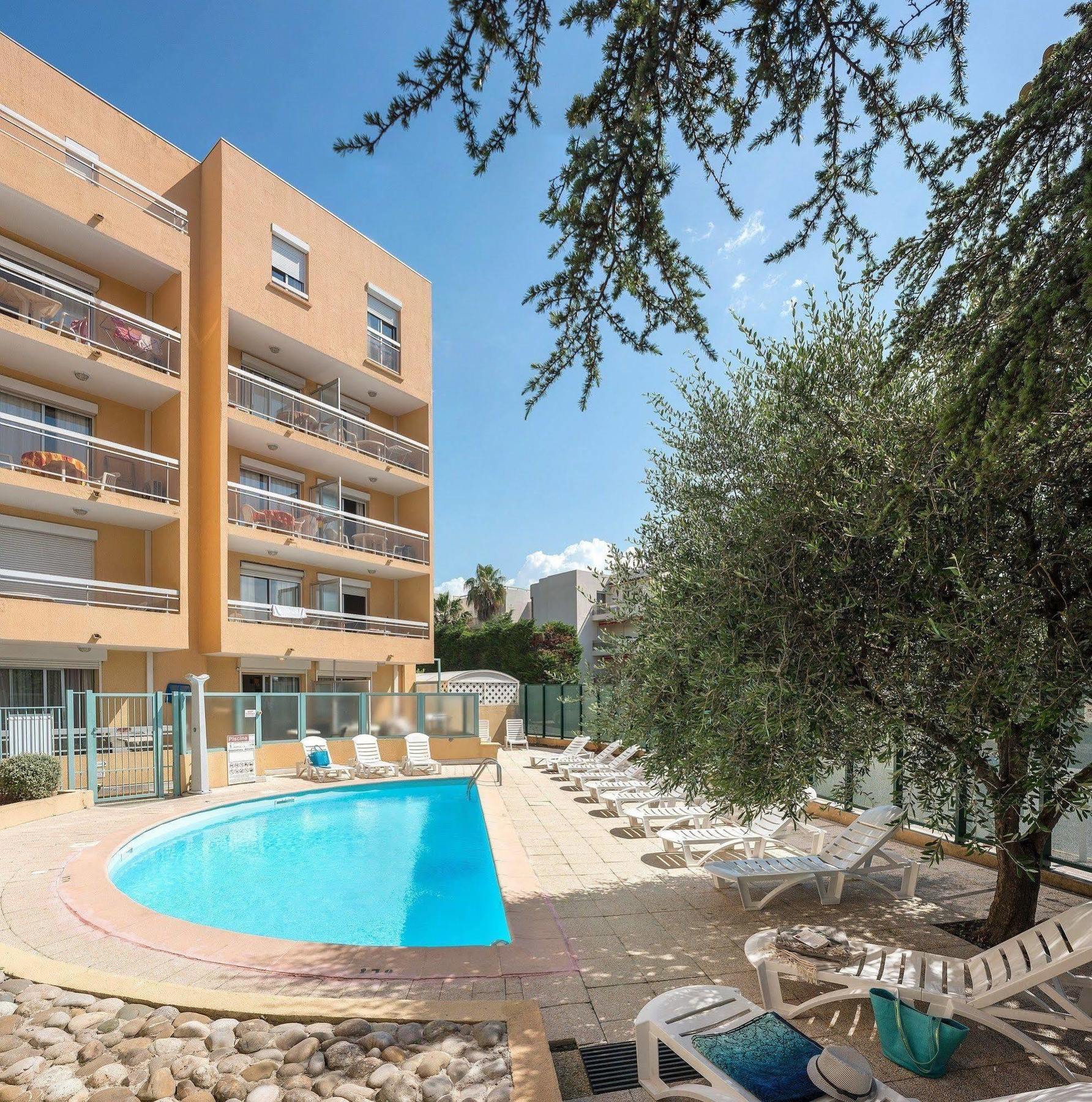 Residence Pierre & Vacances La Rostagne Жуан-ле-Пен Экстерьер фото